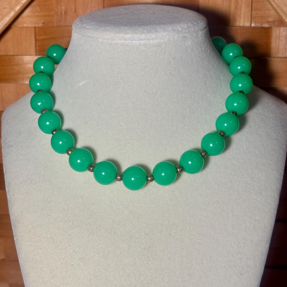Green Beaded Necklace Vintage Style Round Bead Choker Mid Century